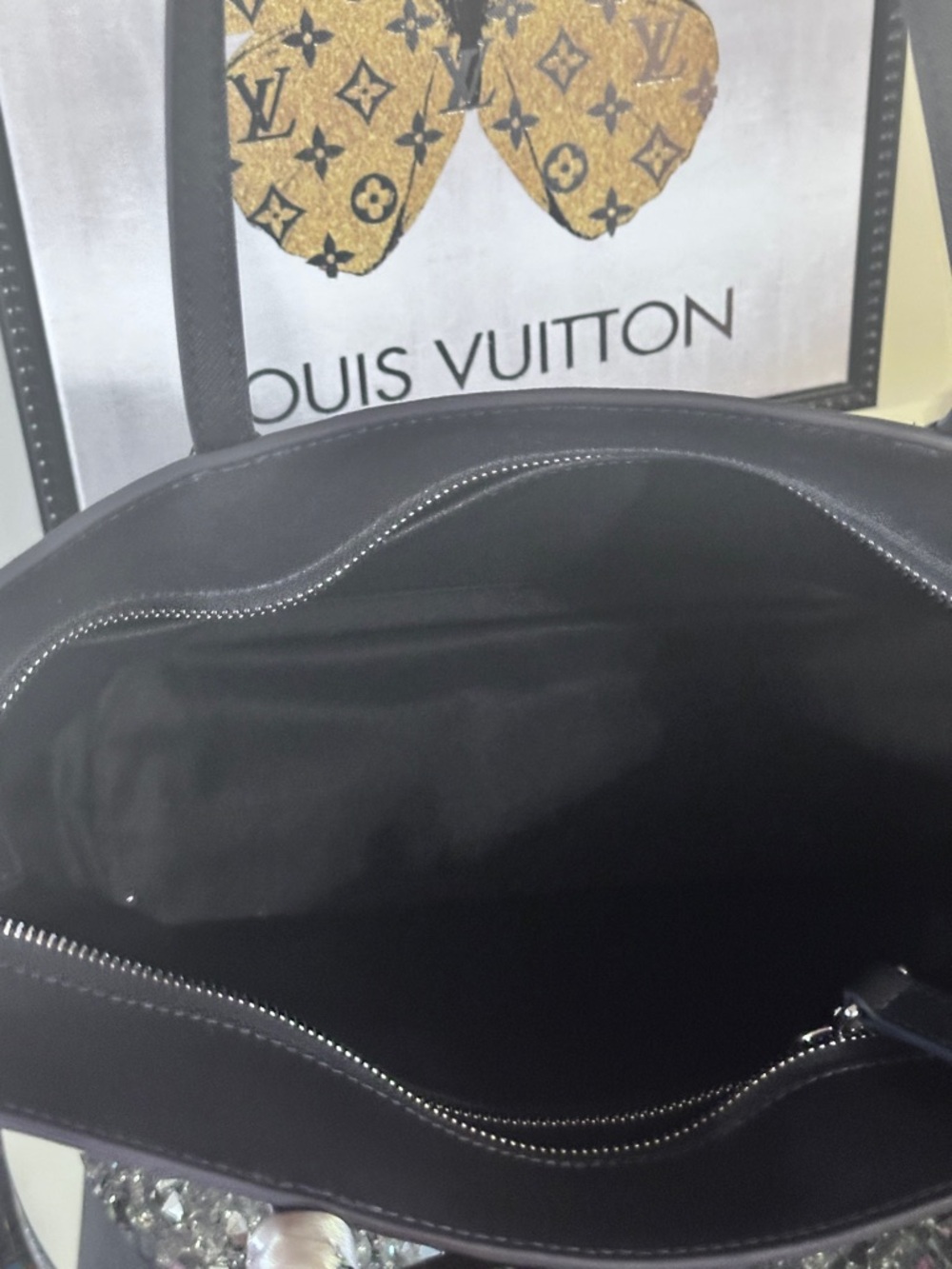 NWOT Tory Burch Emerson Small Leather Tote in the color Tory Navy. - Picture 4 of 7